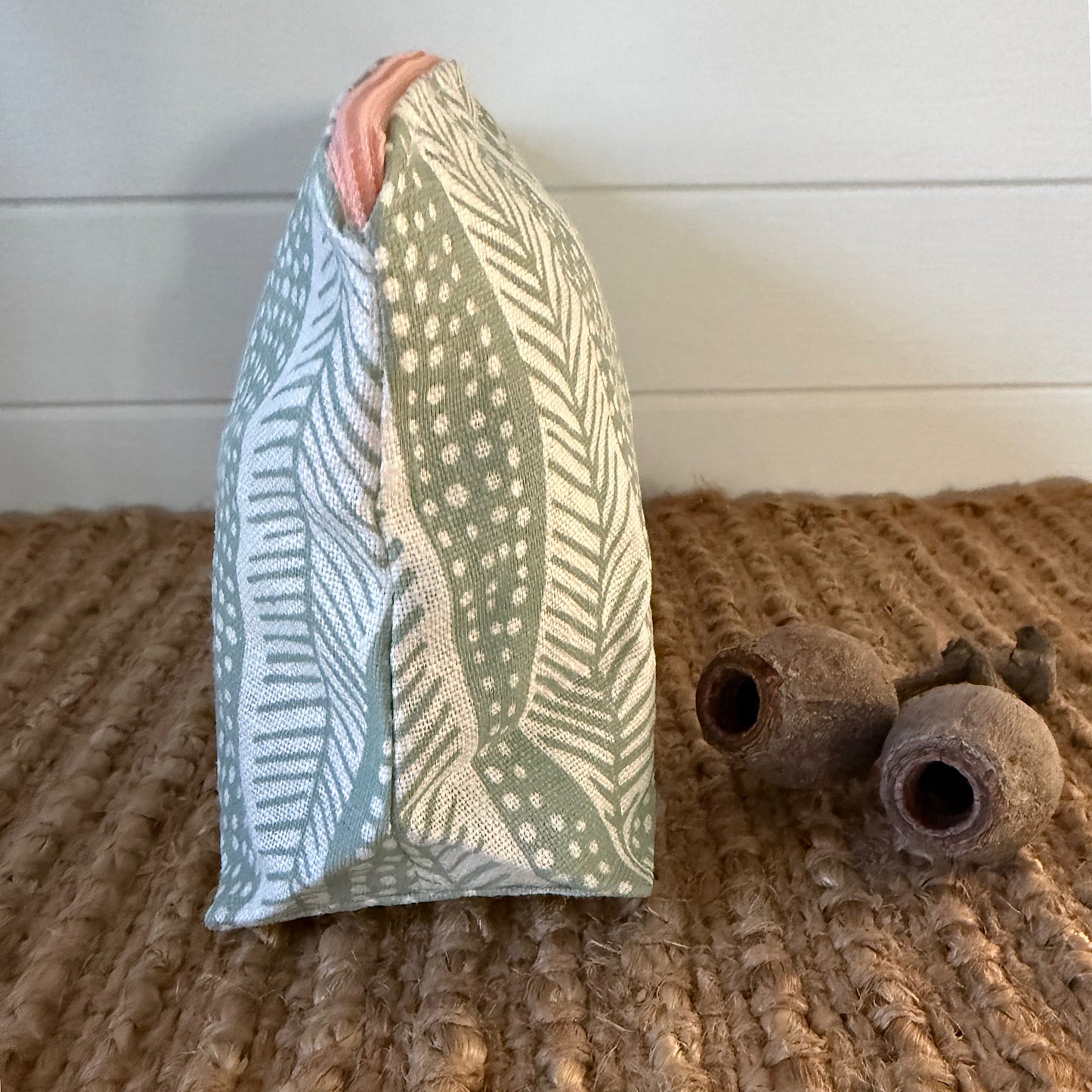 botanical linen pouch : barangaroo sage/white