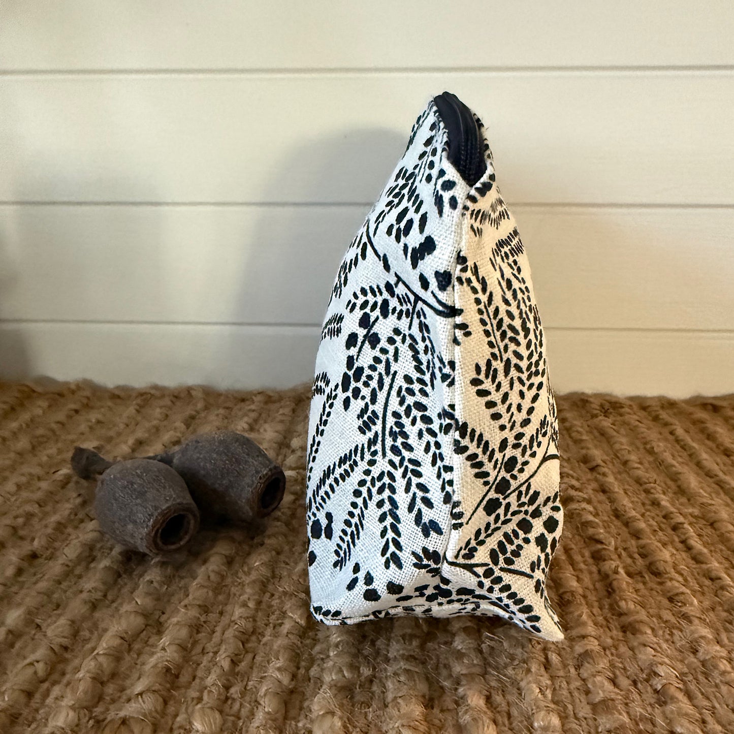 botanical linen pouch : mimosa navy/white